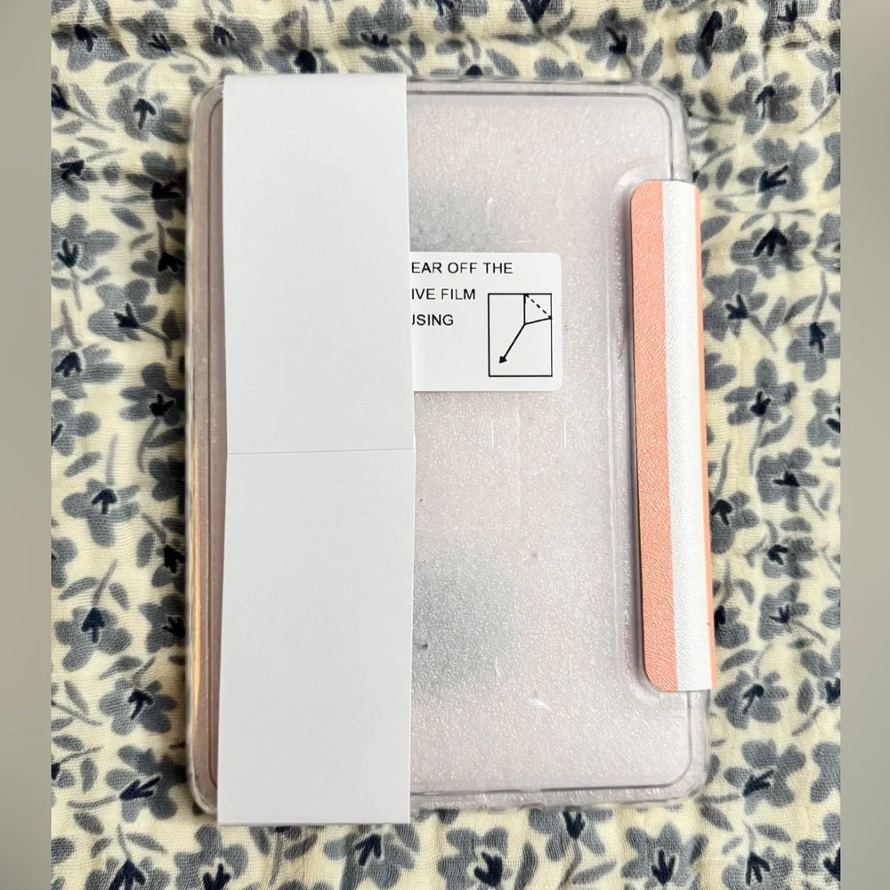 NWT Elyse Breanne Kindle Case